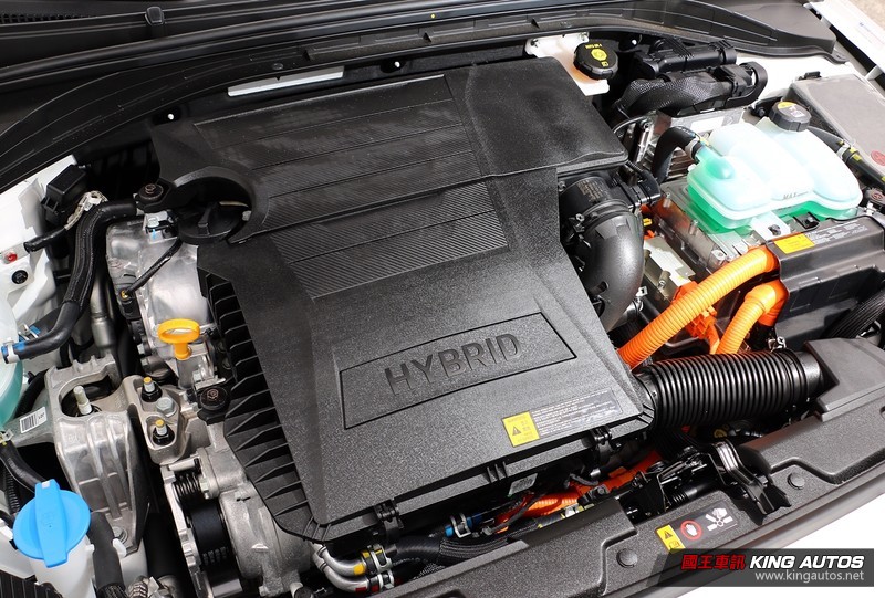 日韓綠能車再戰─《Hyundai Ioniq Hybrid》vs.《Toyota Prius》,動態表現篇 日韓綠能車再戰─《Hyundai Ioniq Hybrid》vs.《Toyota Prius》,動態表現篇