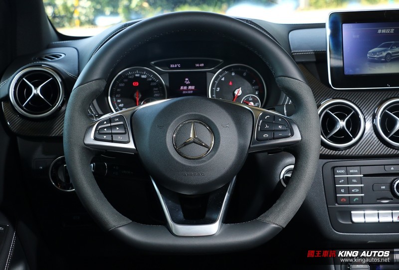 家庭取向動態對決─《Mercedes-Benz B200 White Art Edition》vs.《BMW 220i AT M 家庭取向動態對決─《Mercedes-Benz B200 White Art Edition》vs.《BMW 220i AT M