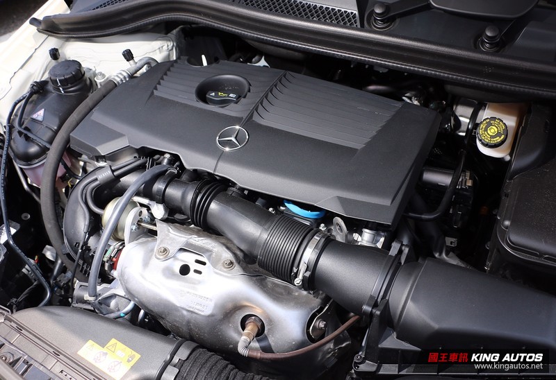 家庭取向動態對決─《Mercedes-Benz B200 White Art Edition》vs.《BMW 220i AT M 家庭取向動態對決─《Mercedes-Benz B200 White Art Edition》vs.《BMW 220i AT M