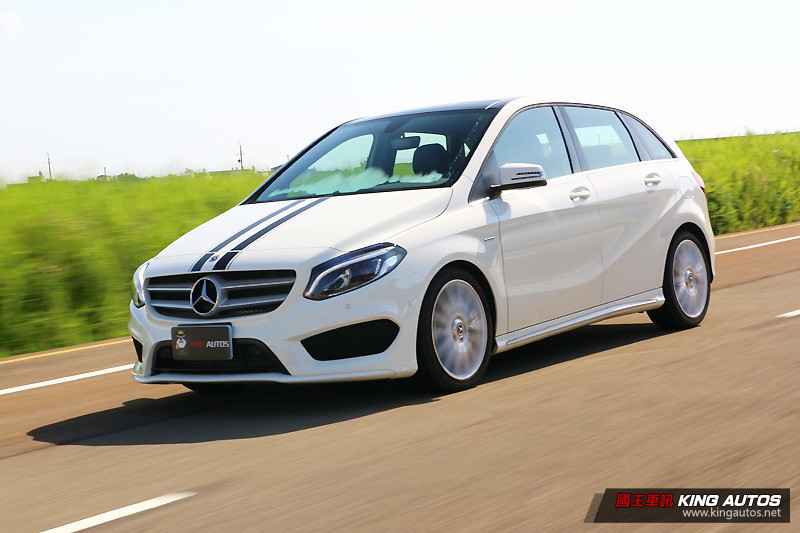 內涵更勝外在 ─《Mercedes-Benz B 200 White Art Edition》vs《BMW 220i Active 內涵更勝外在 ─《Mercedes-Benz B 200 White Art Edition》vs《BMW 220i Active
