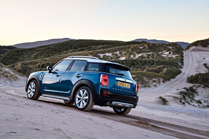 頭燈照明有待加強 《Mini Countryman》與Top Safety Pick+擦身而過 頭燈照明有待加強 《Mini Countryman》與Top Safety Pick+擦身而過
