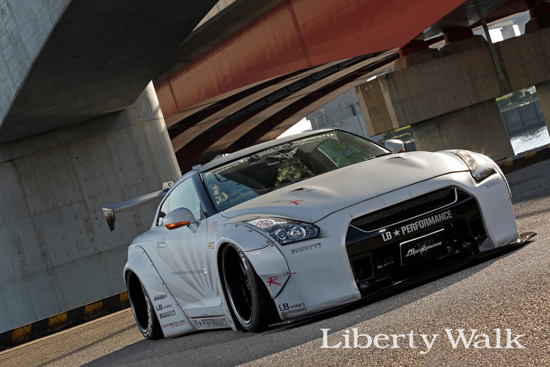 東瀛戰神更添視覺暴力 LB Performance操刀《Nissan GT-R》再現寬體魅力 東瀛戰神更添視覺暴力 LB Performance操刀《Nissan GT-R》再現寬體魅力