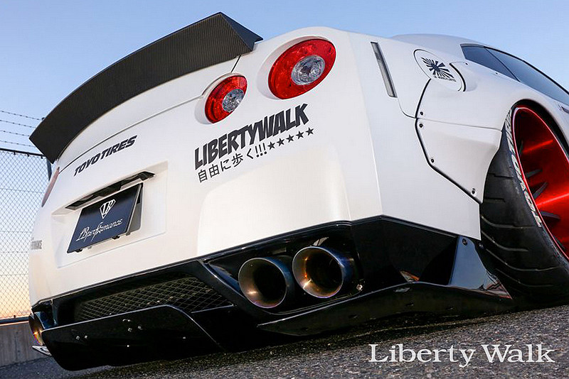 東瀛戰神更添視覺暴力 LB Performance操刀《Nissan GT-R》再現寬體魅力 東瀛戰神更添視覺暴力 LB Performance操刀《Nissan GT-R》再現寬體魅力