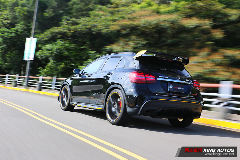 以掠奪目光為先 ─《Mercedes-AMG GLA 45 Yellow Night Edition》就對年輕人的味! 以掠奪目光為先 ─《Mercedes-AMG GLA 45 Yellow Night Edition》就對年輕人的味!