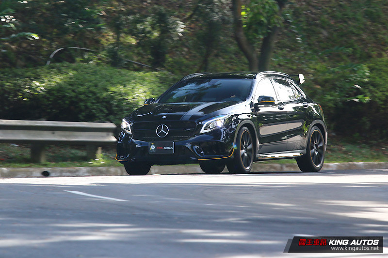 以掠奪目光為先 ─《Mercedes-AMG GLA 45 Yellow Night Edition》就對年輕人的味! 以掠奪目光為先 ─《Mercedes-AMG GLA 45 Yellow Night Edition》就對年輕人的味!