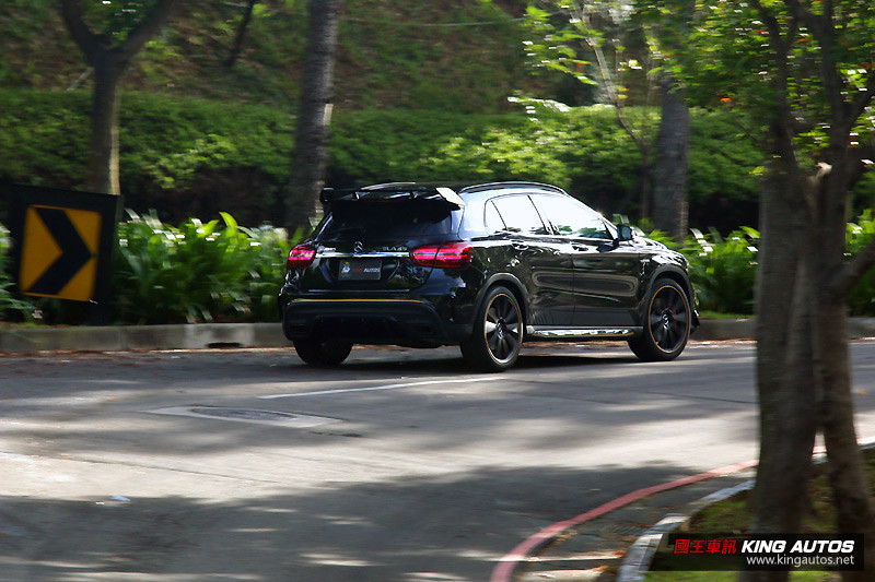 以掠奪目光為先 ─《Mercedes-AMG GLA 45 Yellow Night Edition》就對年輕人的味! 以掠奪目光為先 ─《Mercedes-AMG GLA 45 Yellow Night Edition》就對年輕人的味!