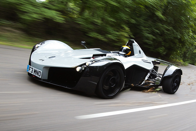 打破硬派陽剛氣息 英式競技風《BAC Mono》首位女性車主交車 打破硬派陽剛氣息 英式競技風《BAC Mono》首位女性車主交車