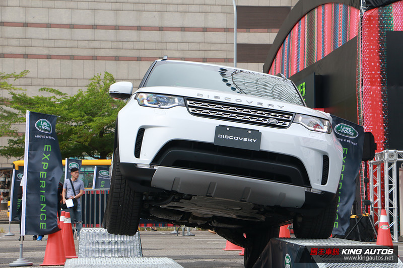 維持預售價 《Land Rover Discovery》4車型349萬元起登陸臺灣 維持預售價 《Land Rover Discovery》4車型349萬元起登陸臺灣