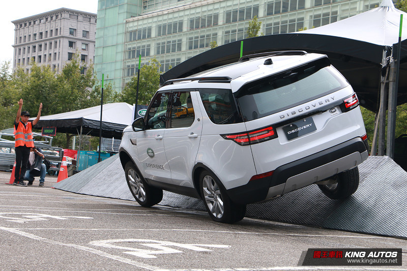 維持預售價 《Land Rover Discovery》4車型349萬元起登陸臺灣 維持預售價 《Land Rover Discovery》4車型349萬元起登陸臺灣