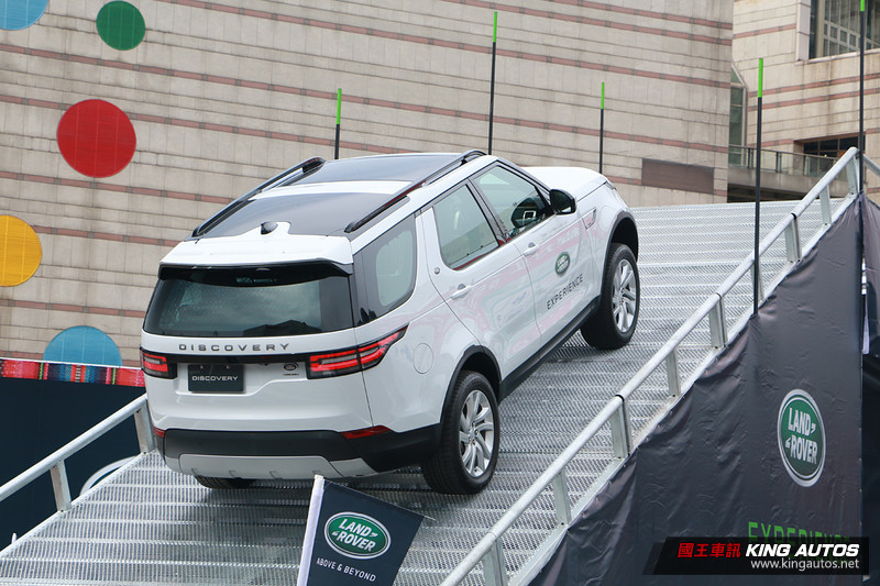 維持預售價 《Land Rover Discovery》4車型349萬元起登陸臺灣 維持預售價 《Land Rover Discovery》4車型349萬元起登陸臺灣