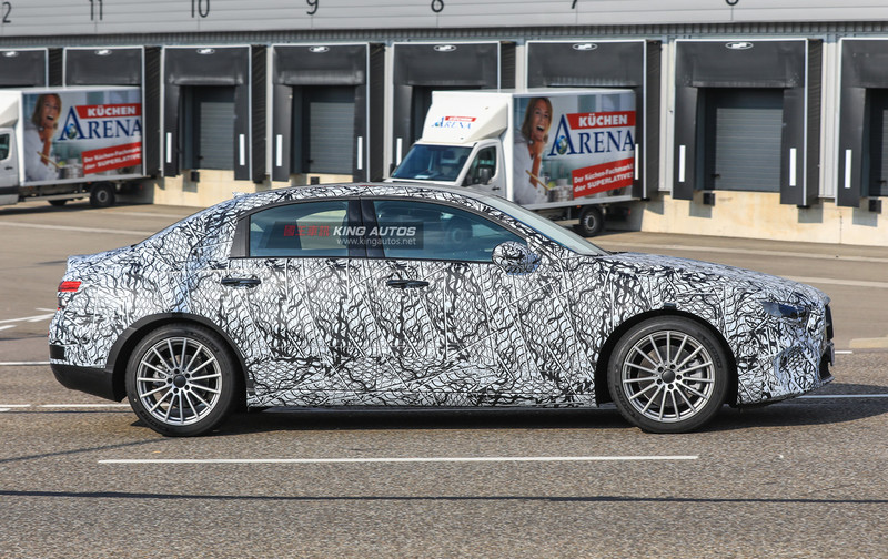 入門依然有型 量產版《Mercedes-Benz A-Class》四門房車搶先曝光 入門依然有型 量產版《Mercedes-Benz A-Class》四門房車搶先曝光