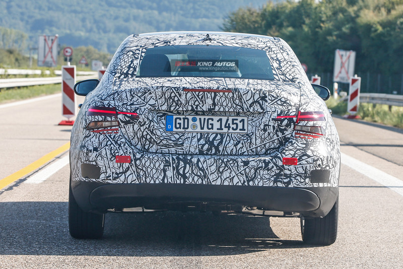 入門依然有型 量產版《Mercedes-Benz A-Class》四門房車搶先曝光 入門依然有型 量產版《Mercedes-Benz A-Class》四門房車搶先曝光