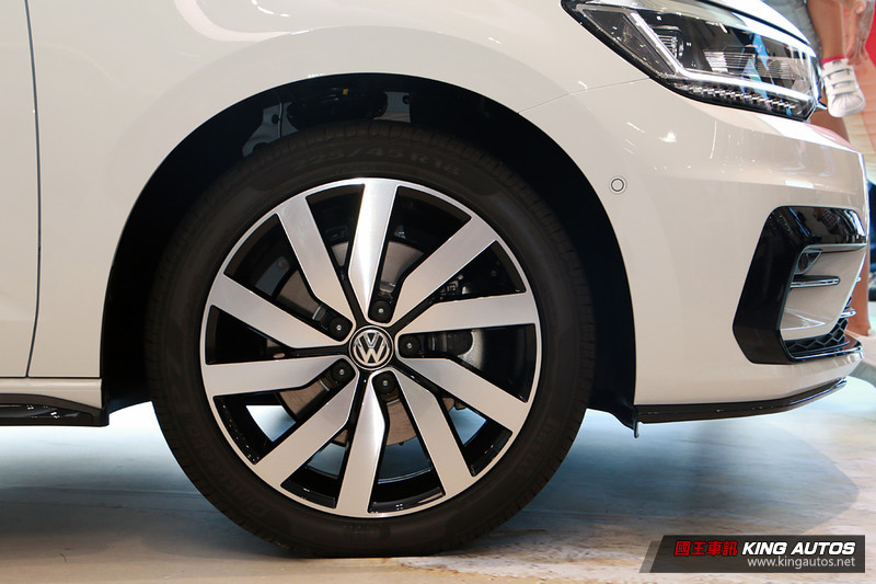 330 TDI與R-Line同步現身 2018年式《Volkswagen Touran》108.8萬起發表上市 330 TDI與R-Line同步現身 2018年式《Volkswagen Touran》108.8萬起發表上市