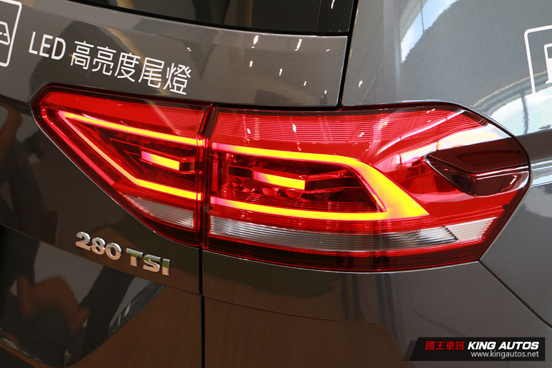 330 TDI與R-Line同步現身 2018年式《Volkswagen Touran》108.8萬起發表上市 330 TDI與R-Line同步現身 2018年式《Volkswagen Touran》108.8萬起發表上市