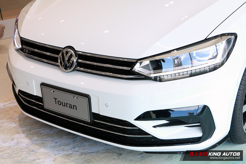 330 TDI與R-Line同步現身 2018年式《Volkswagen Touran》108.8萬起發表上市 330 TDI與R-Line同步現身 2018年式《Volkswagen Touran》108.8萬起發表上市