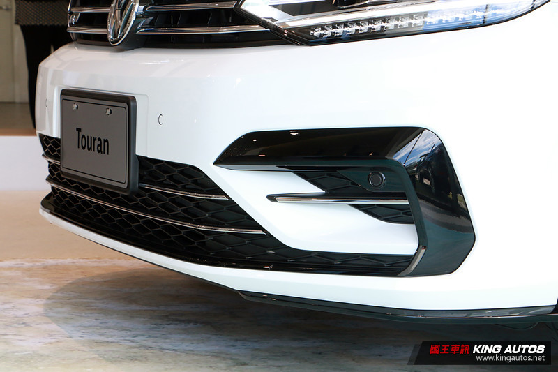 330 TDI與R-Line同步現身 2018年式《Volkswagen Touran》108.8萬起發表上市 330 TDI與R-Line同步現身 2018年式《Volkswagen Touran》108.8萬起發表上市