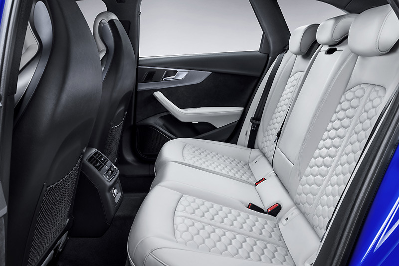 性能旅行車傳奇 全新《Audi RS 4 Avant》現身法蘭克福車展 性能旅行車傳奇 全新《Audi RS 4 Avant》現身法蘭克福車展