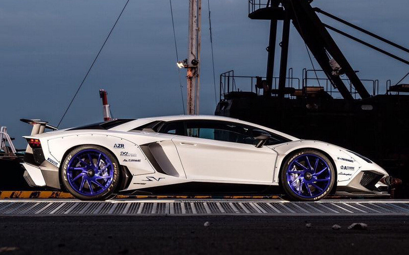 為大牛更添威猛姿態LB Performance操刀《Lamborghini Aventador SV》新版Liberty Walk 為大牛更添威猛姿態LB Performance操刀《Lamborghini Aventador SV》新版Liberty Walk