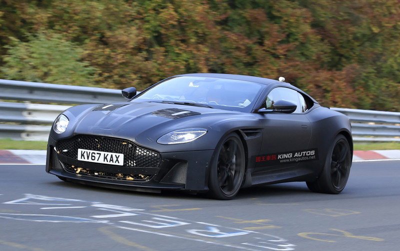 新一代《Aston Martin Vanquish》現身紐柏林賽道 最快明年下旬發表 新一代《Aston Martin Vanquish》現身紐柏林賽道 最快明年下旬發表