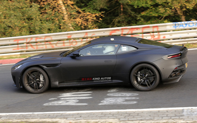 新一代《Aston Martin Vanquish》現身紐柏林賽道 最快明年下旬發表 新一代《Aston Martin Vanquish》現身紐柏林賽道 最快明年下旬發表