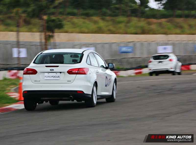 國產渦輪房車入替─《Ford Focus EcoBoost 180》四門版試駕報導 國產渦輪房車入替─《Ford Focus EcoBoost 180》四門版試駕報導