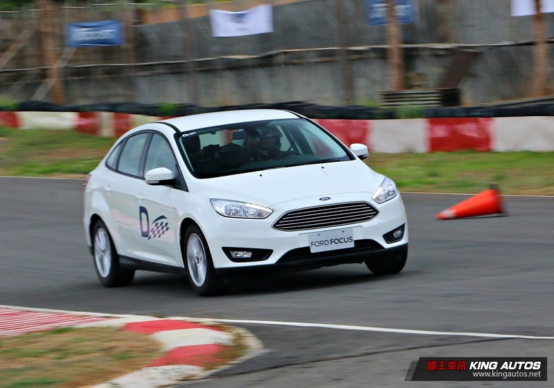 國產渦輪房車入替─《Ford Focus EcoBoost 180》四門版試駕報導 國產渦輪房車入替─《Ford Focus EcoBoost 180》四門版試駕報導