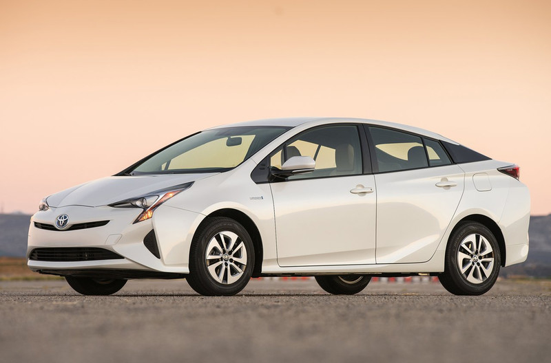 下一代《Toyota Prius α》可能化身CUV?謎樣偽裝車現身賽道測試 下一代《Toyota Prius α》可能化身CUV?謎樣偽裝車現身賽道測試