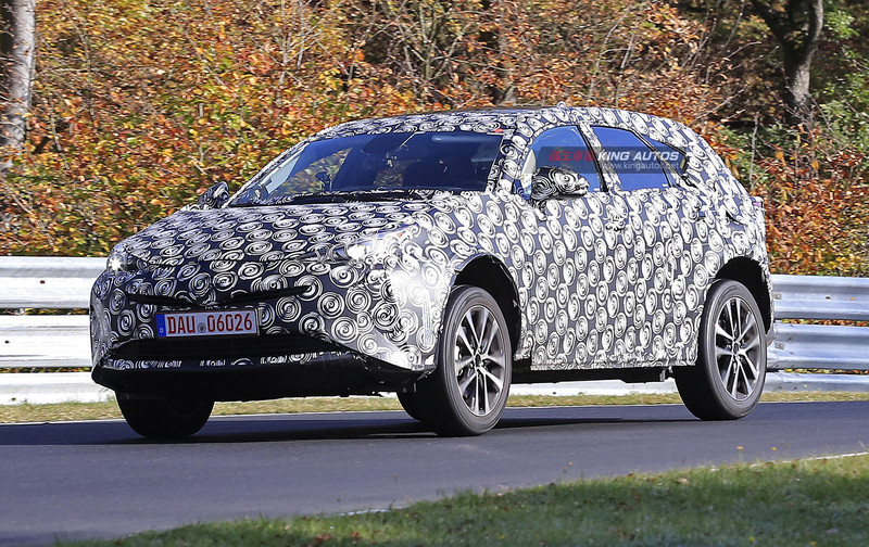 下一代《Toyota Prius α》可能化身CUV?謎樣偽裝車現身賽道測試 | 國王車訊 Kingautos 下一代《Toyota Prius α》可能化身CUV?謎樣偽裝車現身賽道測試 | 國王車訊 Kingautos