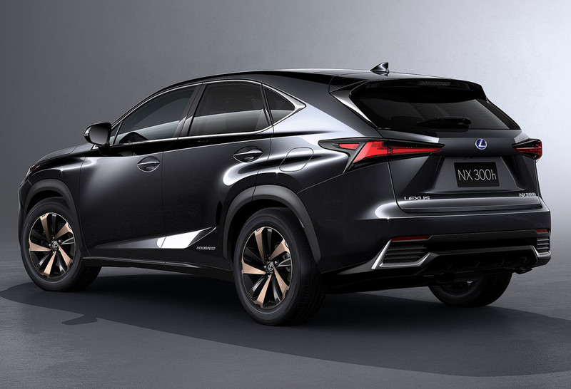 下一代《Toyota Prius α》可能化身CUV?謎樣偽裝車現身賽道測試 下一代《Toyota Prius α》可能化身CUV?謎樣偽裝車現身賽道測試