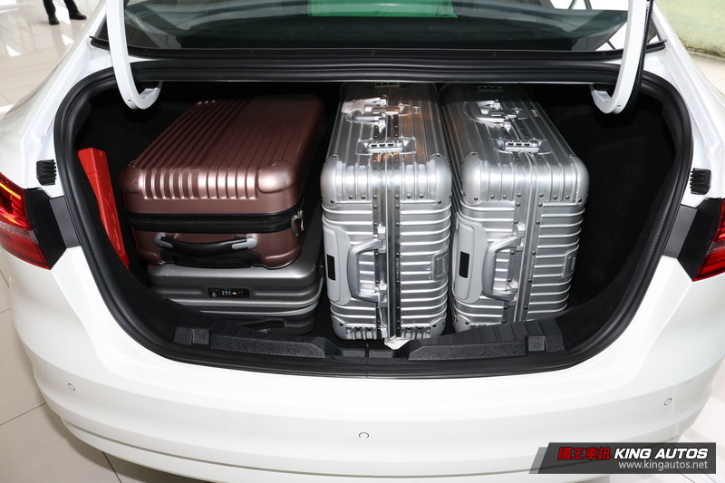 1.5升兩車型四氣囊起跳 《Ford Escort》58.8萬元起即日開放預售 1.5升兩車型四氣囊起跳 《Ford Escort》58.8萬元起即日開放預售