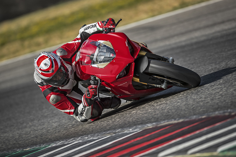 V4仿賽重出江湖 《Ducati Panigale V4》EICMA米蘭車展首演 V4仿賽重出江湖 《Ducati Panigale V4》EICMA米蘭車展首演