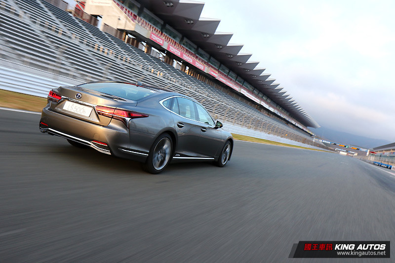 十年磨一劍 ─ 全新第五代《Lexus LS 500h》富士賽道先行體驗 十年磨一劍 ─ 全新第五代《Lexus LS 500h》富士賽道先行體驗