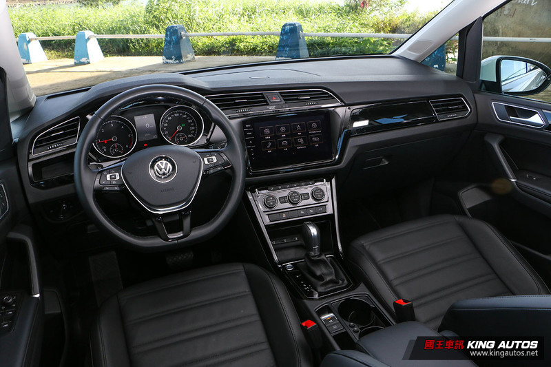 率性家庭號─《Volkswagen Touran 330 TDI R-Line》試駕報導 率性家庭號─《Volkswagen Touran 330 TDI R-Line》試駕報導