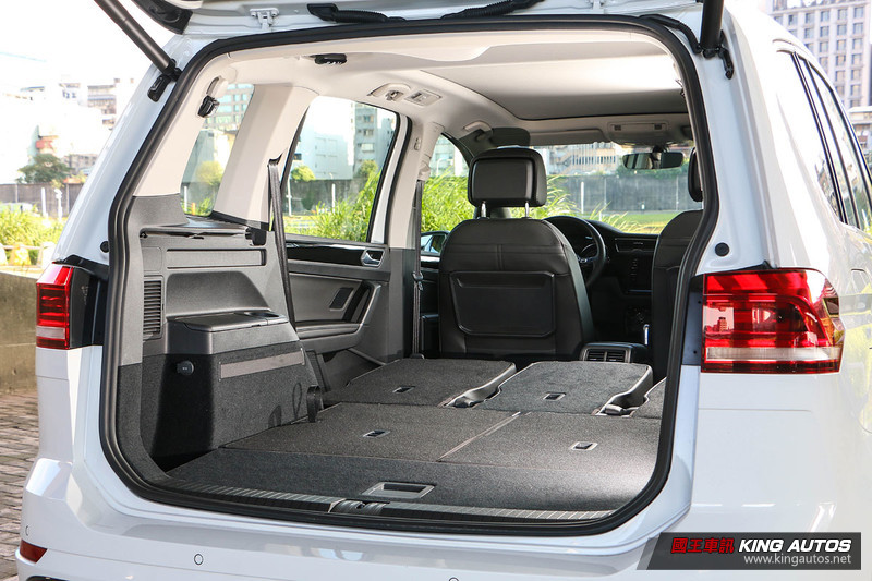 率性家庭號─《Volkswagen Touran 330 TDI R-Line》試駕報導 率性家庭號─《Volkswagen Touran 330 TDI R-Line》試駕報導