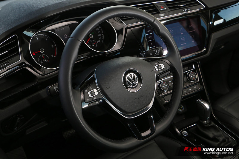 率性家庭號─《Volkswagen Touran 330 TDI R-Line》試駕報導 率性家庭號─《Volkswagen Touran 330 TDI R-Line》試駕報導