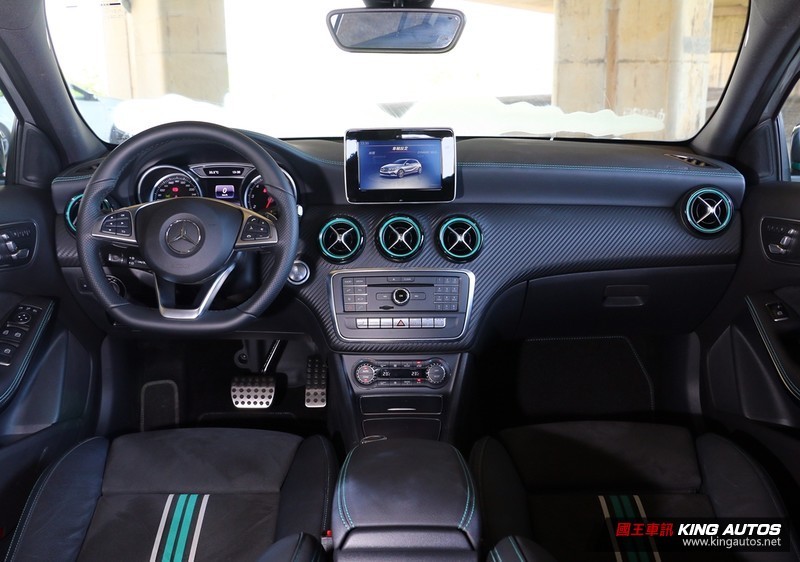 新世代《Mercedes-Benz A-Class》內裝曝光 大平板儀表設計強勢移植 新世代《Mercedes-Benz A-Class》內裝曝光 大平板儀表設計強勢移植