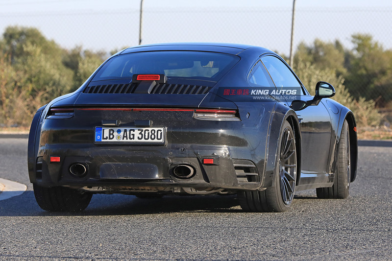 新世代《Porsche 911 Turbo》測試車現形 經典跑車大改款指日可待 新世代《Porsche 911 Turbo》測試車現形 經典跑車大改款指日可待