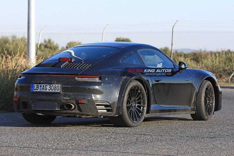 新世代《Porsche 911 Turbo》測試車現形 經典跑車大改款指日可待 新世代《Porsche 911 Turbo》測試車現形 經典跑車大改款指日可待