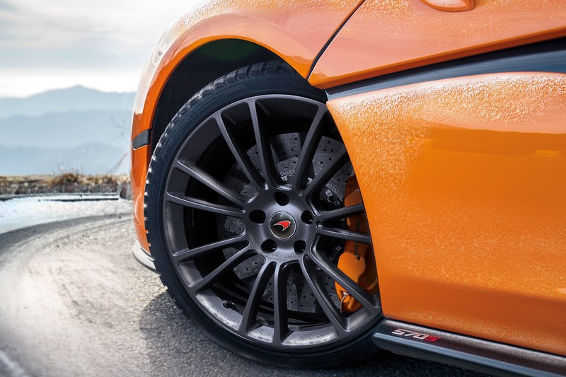 凜冬將至 《McLaren》與《Pirelli》合作推出冬季專屬胎圈組 凜冬將至 《McLaren》與《Pirelli》合作推出冬季專屬胎圈組