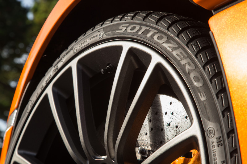 凜冬將至 《McLaren》與《Pirelli》合作推出冬季專屬胎圈組 凜冬將至 《McLaren》與《Pirelli》合作推出冬季專屬胎圈組