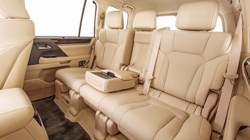 《Lexus LX 570》推出5人座車型 行李廂最大可達1430公升 《Lexus LX 570》推出5人座車型 行李廂最大可達1430公升