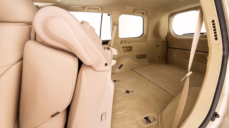 《Lexus LX 570》推出5人座車型 行李廂最大可達1430公升 《Lexus LX 570》推出5人座車型 行李廂最大可達1430公升