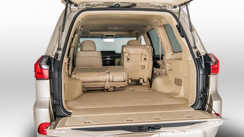 《Lexus LX 570》推出5人座車型 行李廂最大可達1430公升 《Lexus LX 570》推出5人座車型 行李廂最大可達1430公升