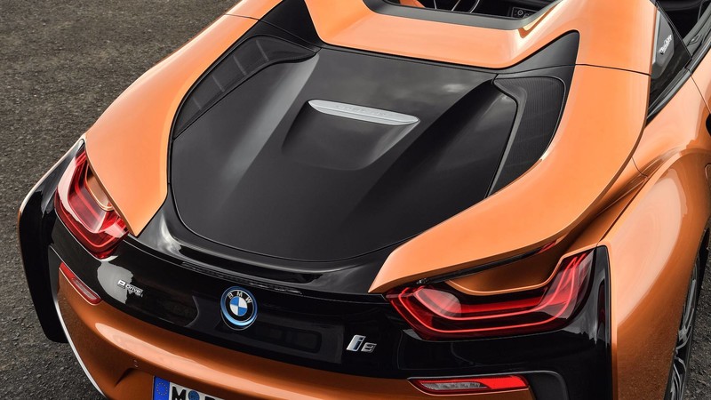 上空版《BMW i8 Roadster》洛杉磯車展首演 小改款《i8 Coupe》同步登場 上空版《BMW i8 Roadster》洛杉磯車展首演 小改款《i8 Coupe》同步登場