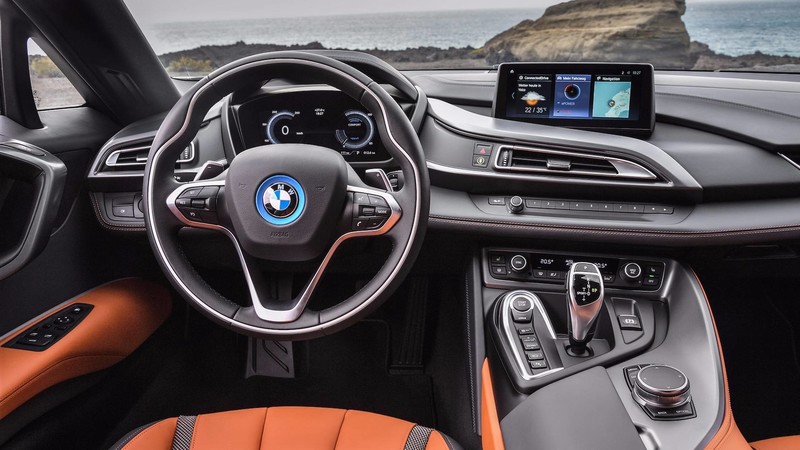 上空版《BMW i8 Roadster》洛杉磯車展首演 小改款《i8 Coupe》同步登場 上空版《BMW i8 Roadster》洛杉磯車展首演 小改款《i8 Coupe》同步登場