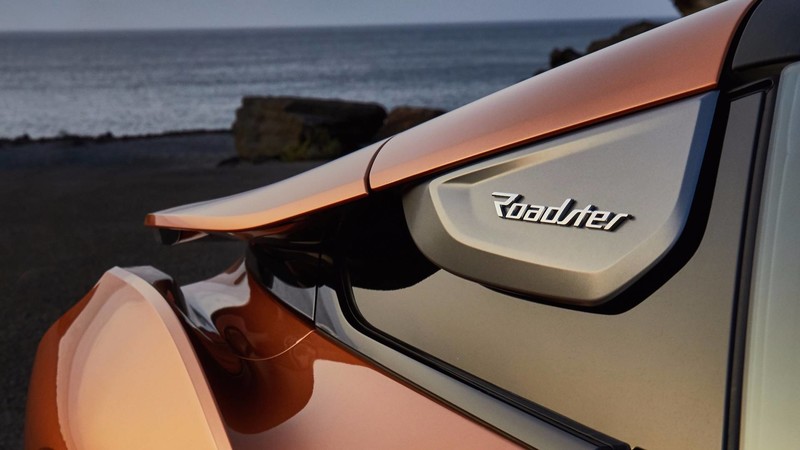 上空版《BMW i8 Roadster》洛杉磯車展首演 小改款《i8 Coupe》同步登場 上空版《BMW i8 Roadster》洛杉磯車展首演 小改款《i8 Coupe》同步登場