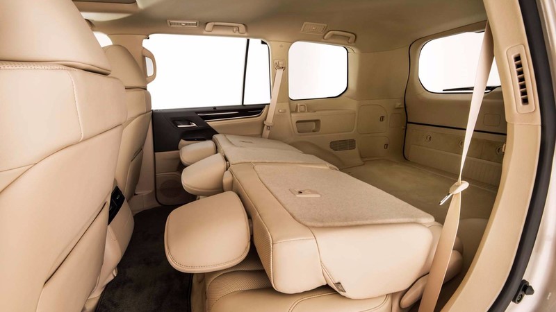 《Lexus LX 570》推出5人座車型 行李廂最大可達1430公升 《Lexus LX 570》推出5人座車型 行李廂最大可達1430公升