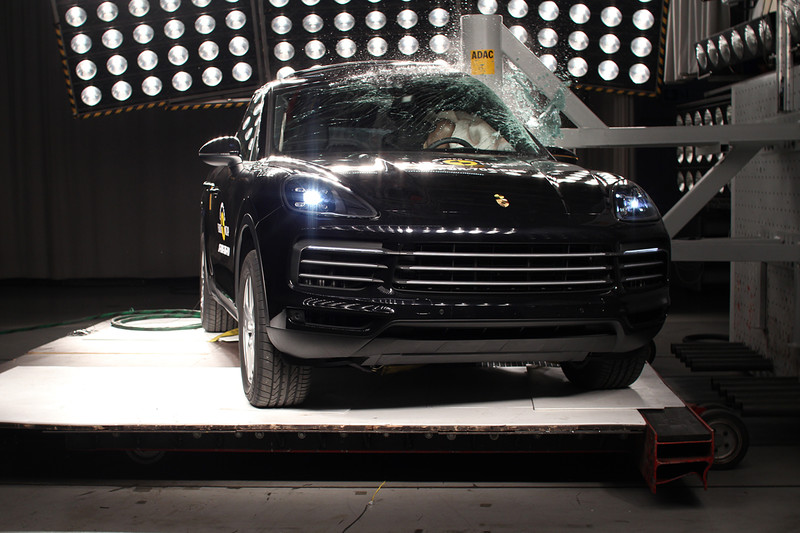 3代《Porsche Cayenne》獲Euro NCAP五星肯定 臺灣339.8萬起預售接單中 3代《Porsche Cayenne》獲Euro NCAP五星肯定 臺灣339.8萬起預售接單中