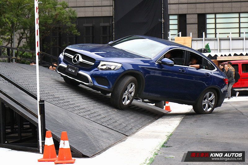 鋼鐵巨山「Iron Schöckl」降臨信義區 《Mercedes-Benz》越野體驗營開跑 鋼鐵巨山「Iron Schöckl」降臨信義區 《Mercedes-Benz》越野體驗營開跑