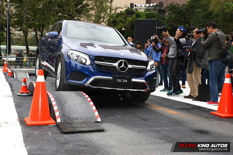 鋼鐵巨山「Iron Schöckl」降臨信義區 《Mercedes-Benz》越野體驗營開跑 鋼鐵巨山「Iron Schöckl」降臨信義區 《Mercedes-Benz》越野體驗營開跑